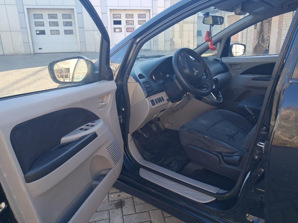 Mitsubishi Grandis срочная продажа Докучаевск - изображение 5