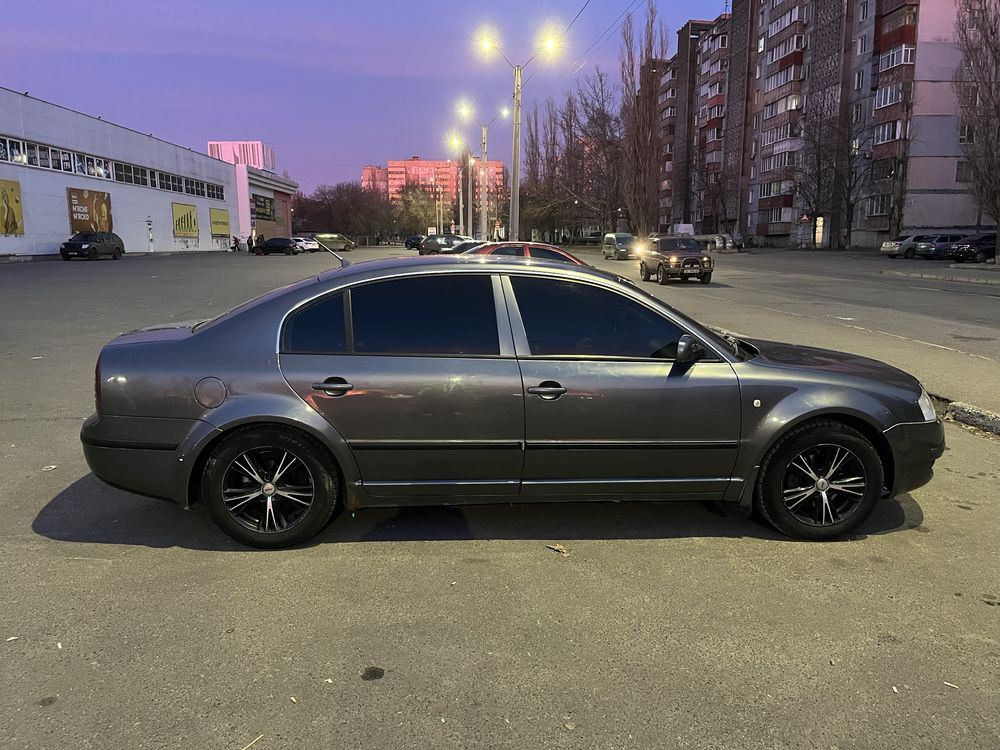 Skoda Superb 1.9 tdi Ясиноватая - изображение 8