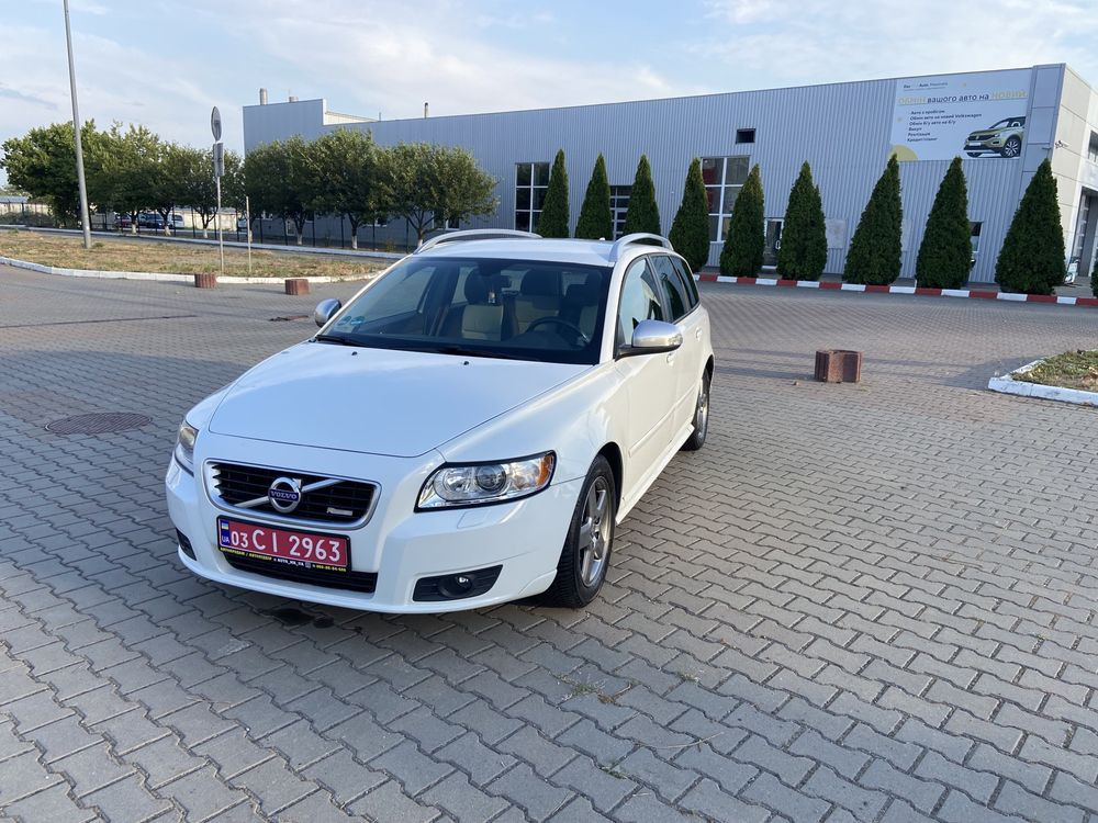Volvo v50 2011 року Докучаевск - изображение 1