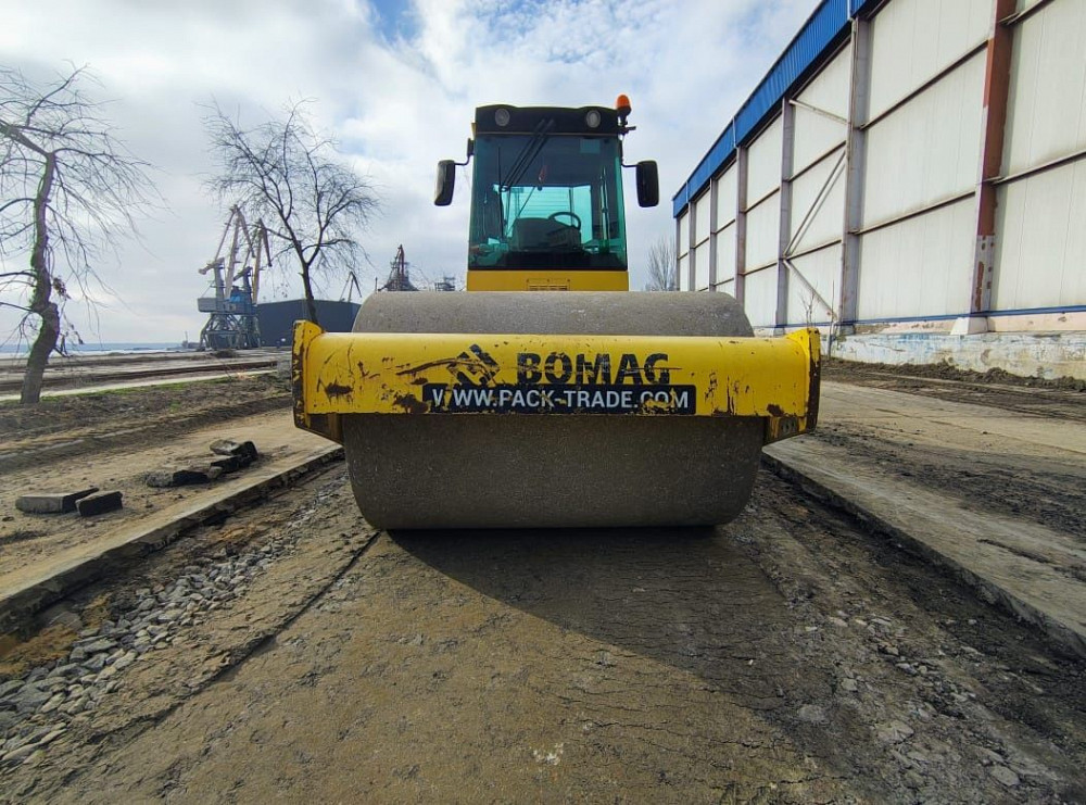 Продажа виброкатка BOMAG 213 рабочий с бондажом. Харцызск - изображение 1