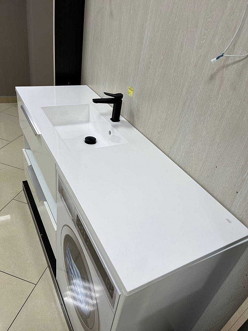 Тумба с раковиной и столешницей 150 см под стиральную машину Fancy Marble Зугрэс - изображение 3