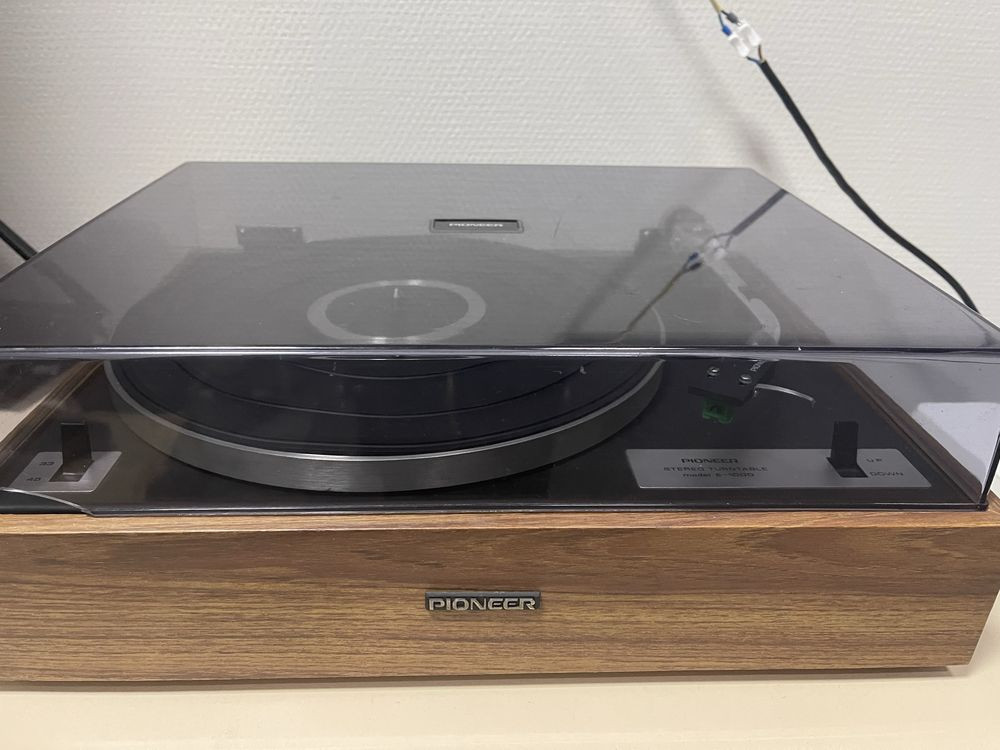 Виниловый проигрыватель, Pioneer E1000, ручной, винтажный, классика. Амвросиевка - изображение 1