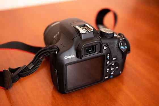 Canon EOS 1200D Зеркальный фотоаппарат. С объективом и сумкой Александровка