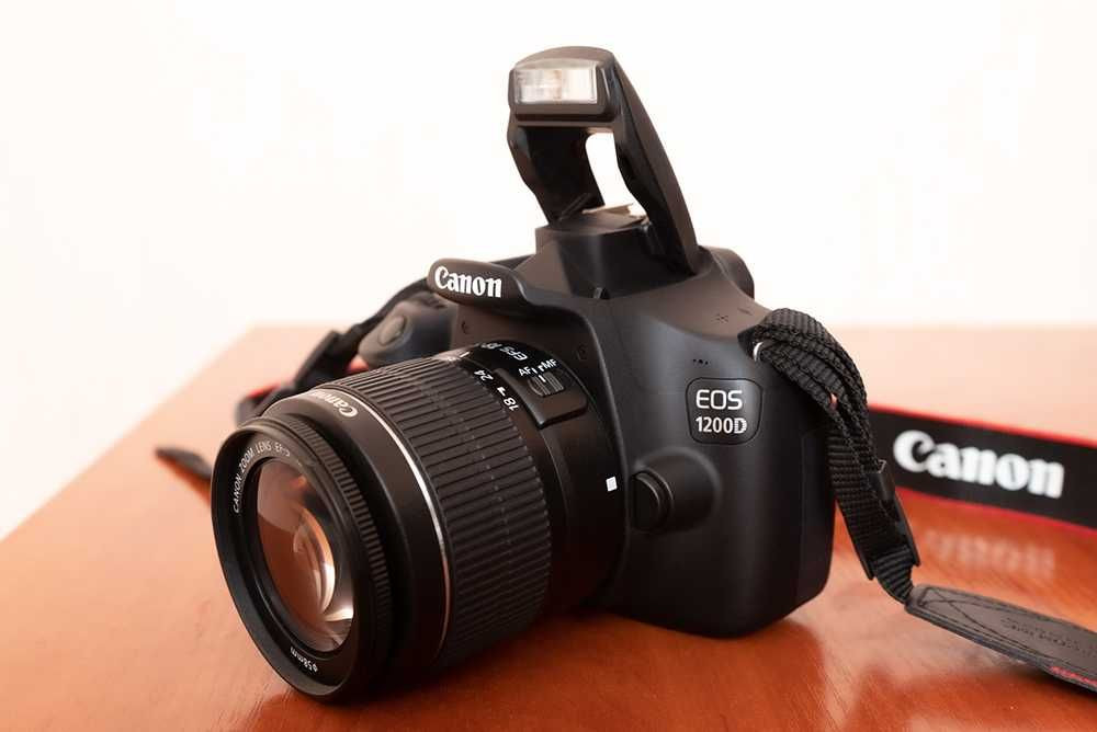 Canon EOS 1200D Зеркальный фотоаппарат. С объективом и сумкой Александровка - изображение 1
