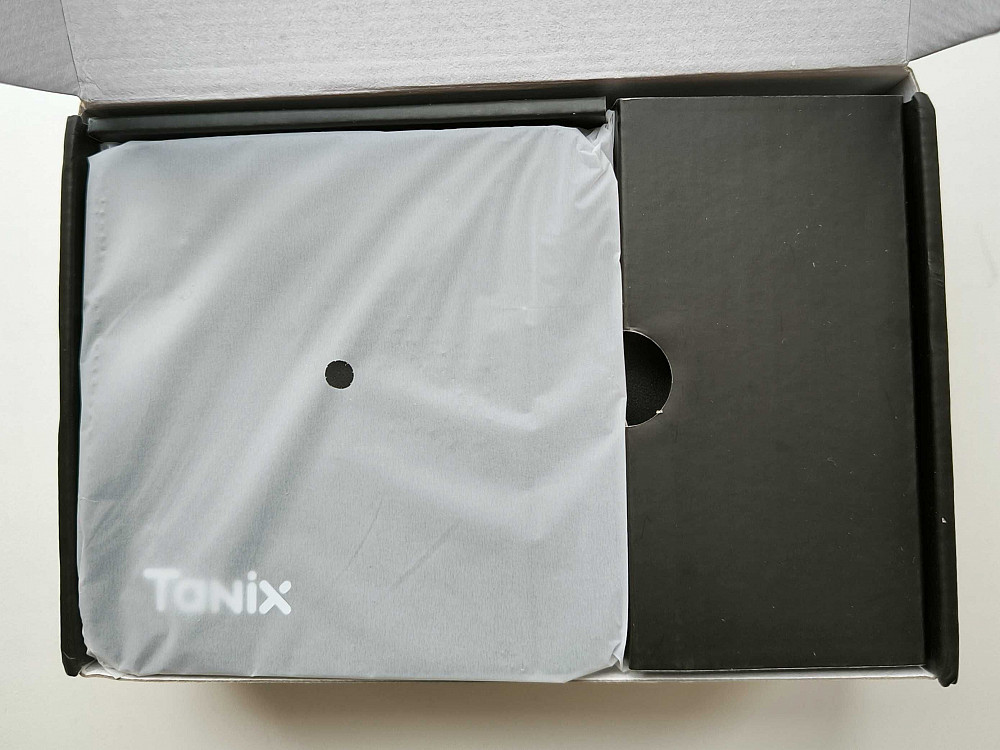 Смарт ТВ приставка Tanix W2 4/32 + 6 месяцев телевидения в подарок Шахтерск - изображение 1