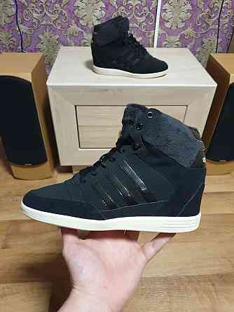 Ботинки сникерсы женские Adidas Neo Label 40p. на танкетке Енакиево