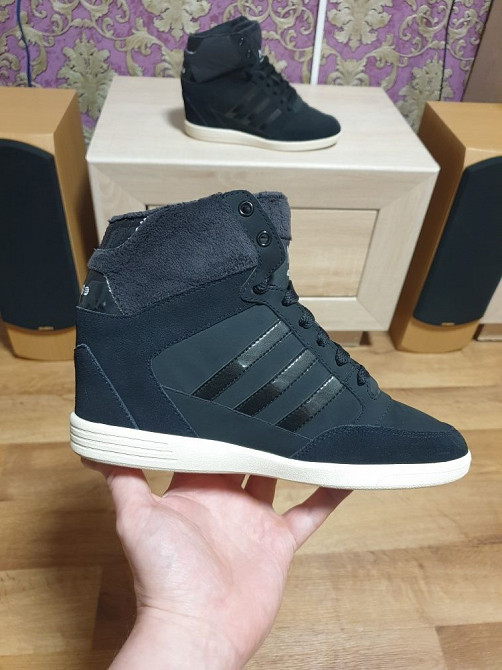 Ботинки сникерсы женские Adidas Neo Label 40p. на танкетке Енакиево - изображение 4