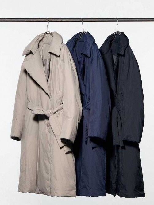 Uniqlo . Довге пухове пальто з поясом . Торез - изображение 7