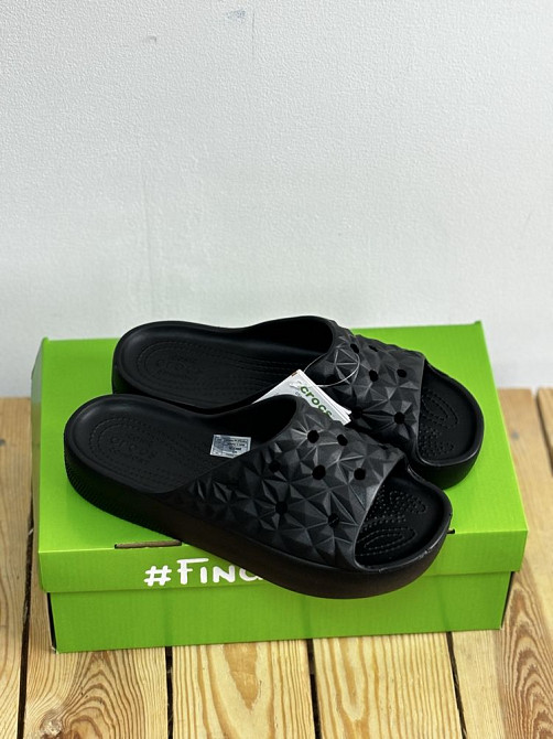 Крокси Slide Geometric черные Crocs женские Амвросиевка - изображение 1