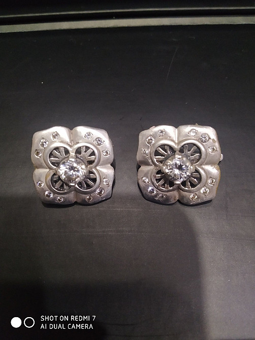 Продам серебряные серьги Кировское - изображение 1