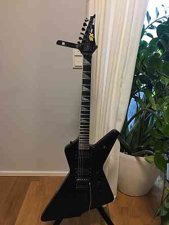 Ibanez Destroyer MED320EX (Explorer) 1993 Корея Н-Н, Floyd Rose +КЕЙС Снежное