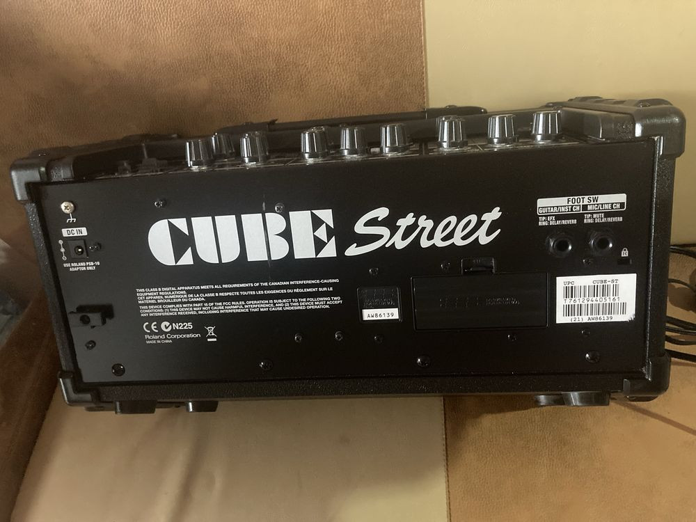 ROLAND cube street Портативный комбоусилитель + оригинальный адаптер Александровка - изображение 4